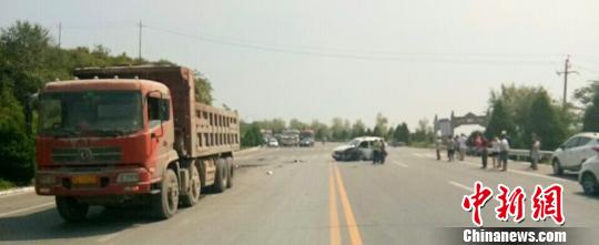 山西嬰兒出生9天遭車禍護士急救現場哺乳(圖)